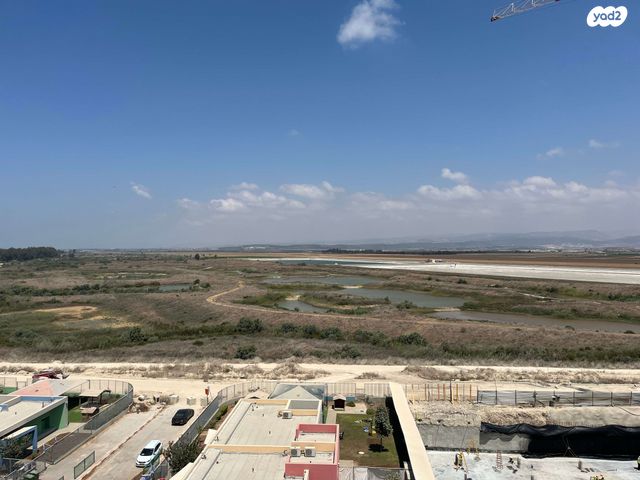 דירה, אהוד מנור, נאות אפק, אפקה, קרית ביאליק