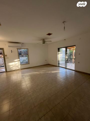 בית פרטי/ קוטג', גפנים 39, שריגים