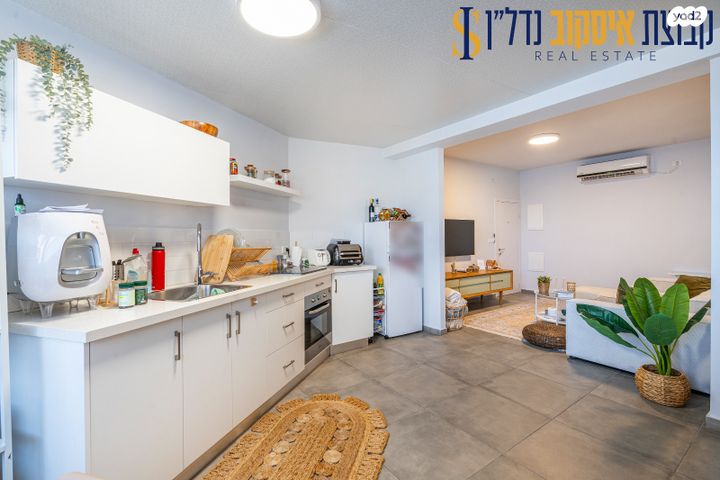 דו משפחתי, חדרה