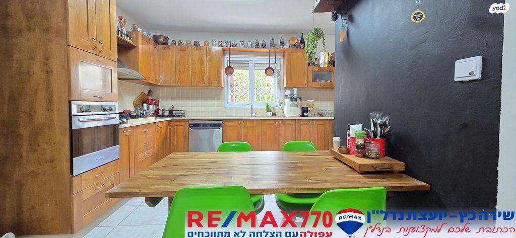 דו משפחתי, כלניות, אחוזת ברק