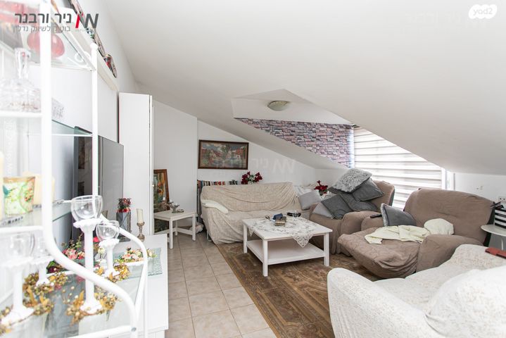 דירה, בנימין ד'ישראלי, אחוזה, חיפה