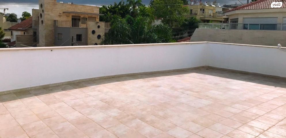 גג/ פנטהאוז, גולן, רמת השרון