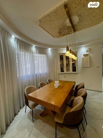 דו משפחתי, הנדיב, עכו