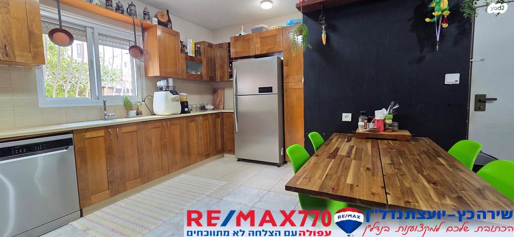 דו משפחתי, כלניות, אחוזת ברק