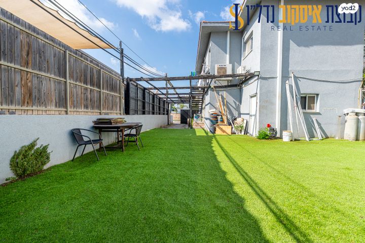 דו משפחתי, חדרה