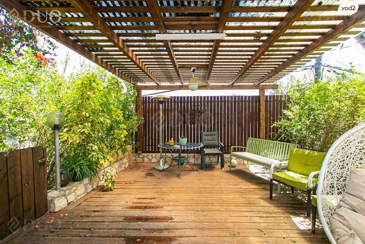 דו משפחתי, סמטת הבריכה, גבעת נשר, נשר