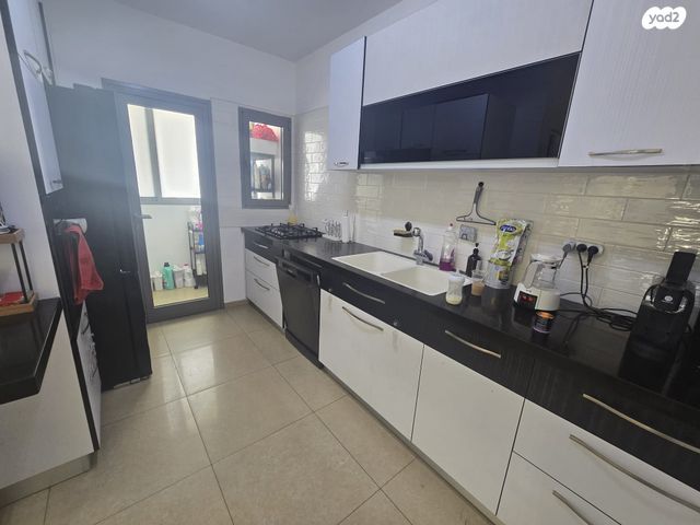 דירה, הרב שלום שבזי, אביב, ראש העין