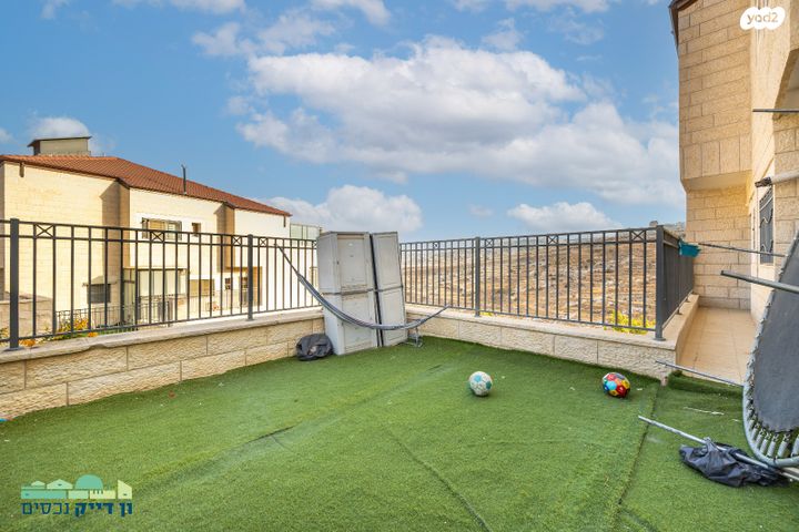 דירה, יצחק רפאל, חומת שמואל, הר חומה, ירושלים