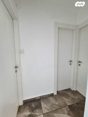 דירה, כובשי החרמון 21, רמת הנשיא, בת ים