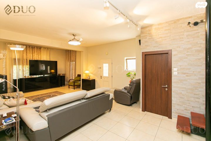 דו משפחתי, סמטת הבריכה, גבעת נשר, נשר