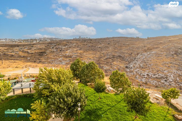 דירה, יצחק רפאל, חומת שמואל, הר חומה, ירושלים