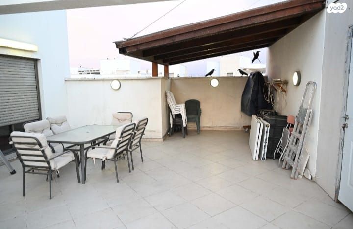 גג/ פנטהאוז, מודיעין מכבים רעות