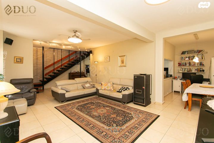 דו משפחתי, סמטת הבריכה, גבעת נשר, נשר