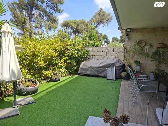 דירת גן, מוצא עילית