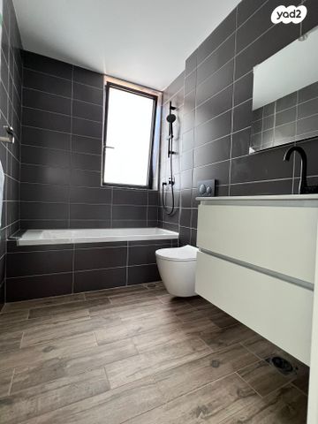 דירה, רוטברג, פועלי הרכבת, גבעתיים