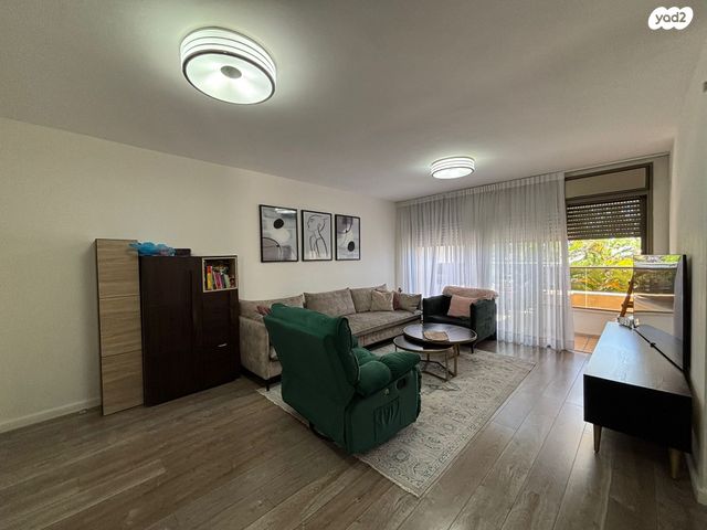 דבורה ברטונוב 