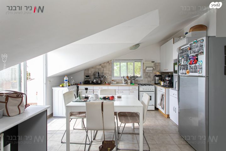 דירה, בנימין ד'ישראלי, אחוזה, חיפה