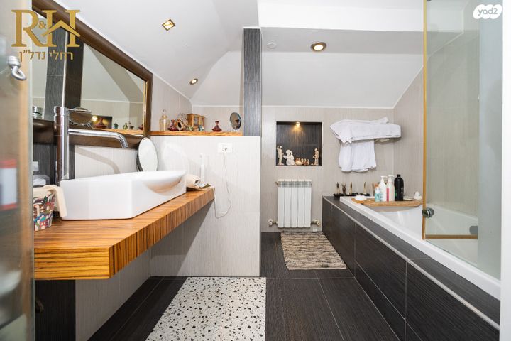 בית פרטי/ קוטג', הרימון, קרית יערים, גבעת זאב