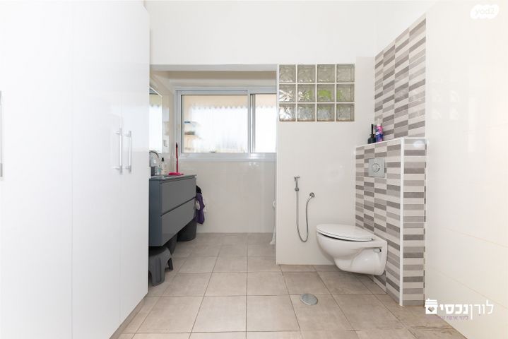 דירה, ירמיהו, שעריים, רחובות