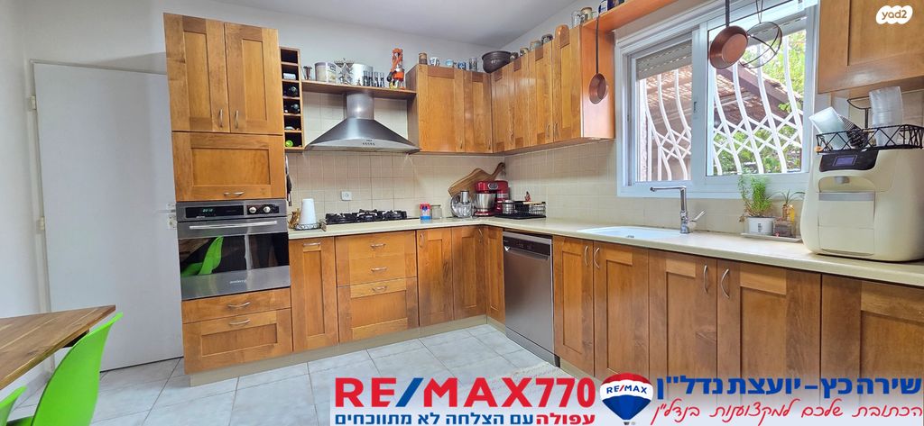 דו משפחתי, כלניות, אחוזת ברק