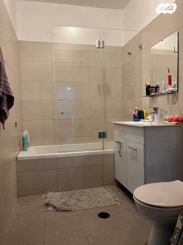 דירה, אהוד מנור, נאות אפק, אפקה, קרית ביאליק