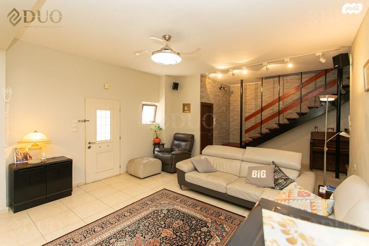 דו משפחתי, סמטת הבריכה, גבעת נשר, נשר