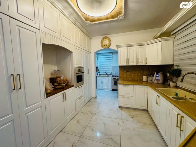 דו משפחתי, הנדיב, עכו