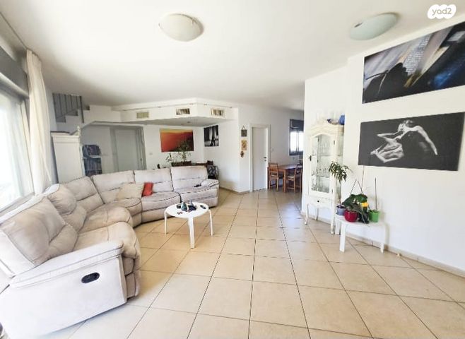 גג/ פנטהאוז, מודיעין מכבים רעות