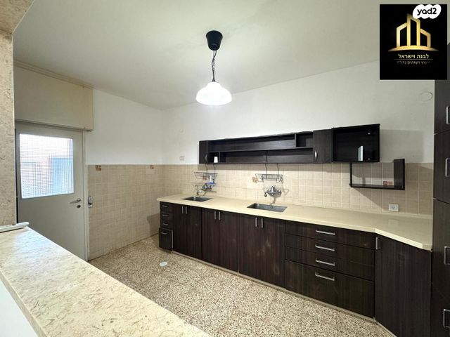 דירת גן, נרות שבת, רמות, ירושלים