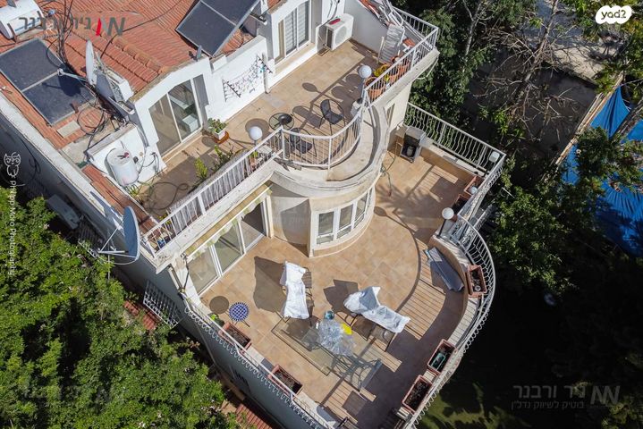 דירה, בנימין ד'ישראלי, אחוזה, חיפה