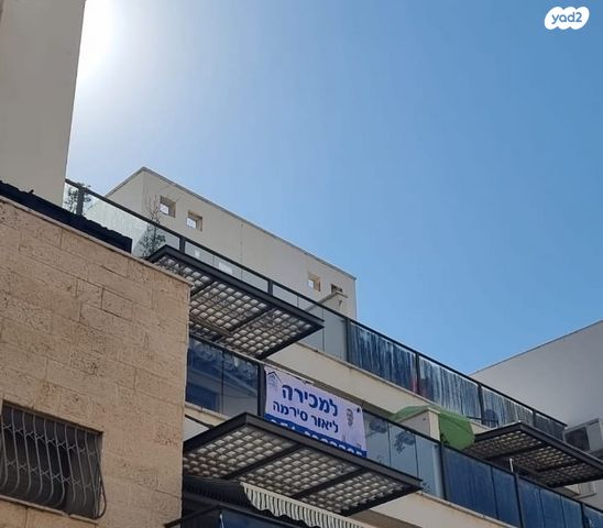 גג/ פנטהאוז, מודיעין מכבים רעות