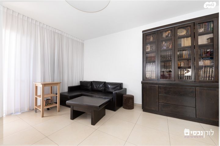 דירה, ירמיהו, שעריים, רחובות