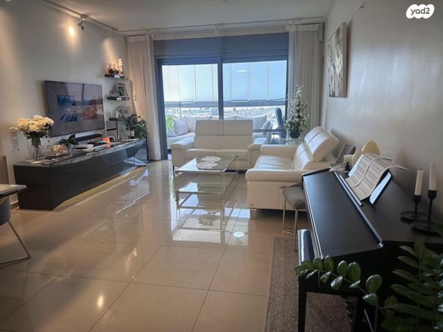 מאיר אריאל 13