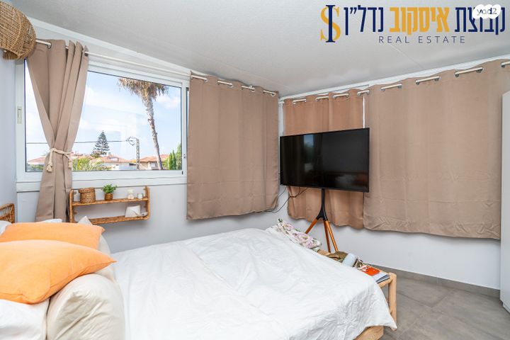 דו משפחתי, חדרה