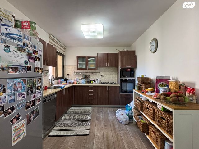 דירה, דבורה ברטונוב, קרית אילון, חולון