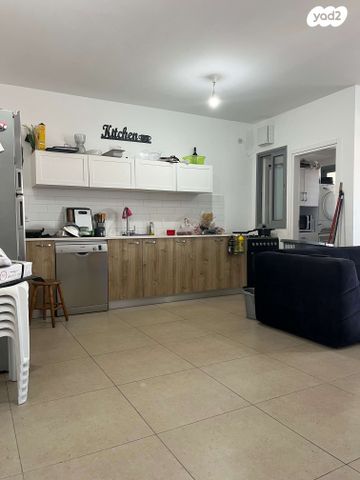 דירה, אהוד מנור, נאות אפק, אפקה, קרית ביאליק