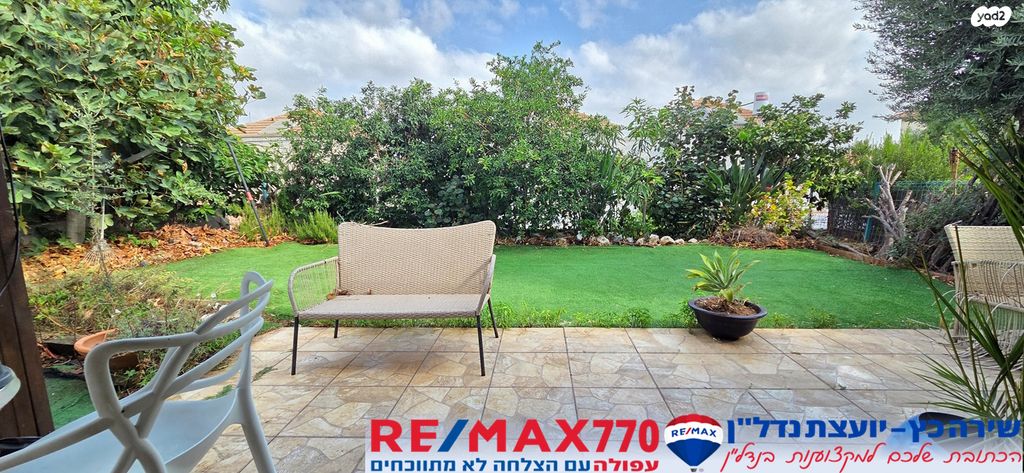 דו משפחתי, כלניות, אחוזת ברק