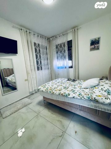 דו משפחתי, הנדיב, עכו