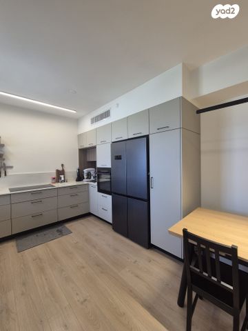 דירה, כיכר עמוס הנביא, הנביאים, מודיעין מכבים רעות