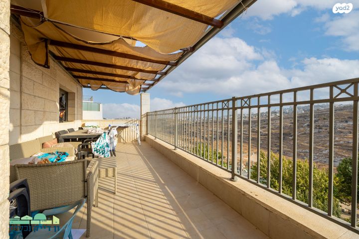 דירה, יצחק רפאל, חומת שמואל, הר חומה, ירושלים