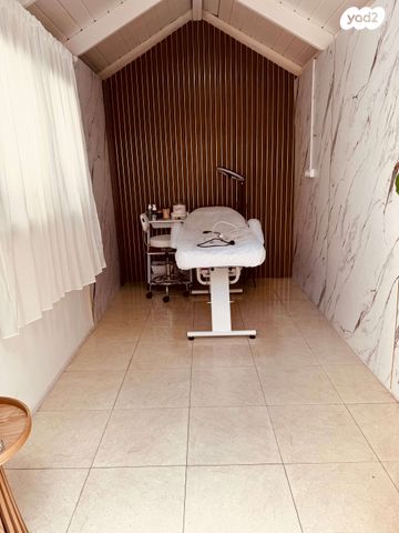 דו משפחתי, הנדיב, עכו