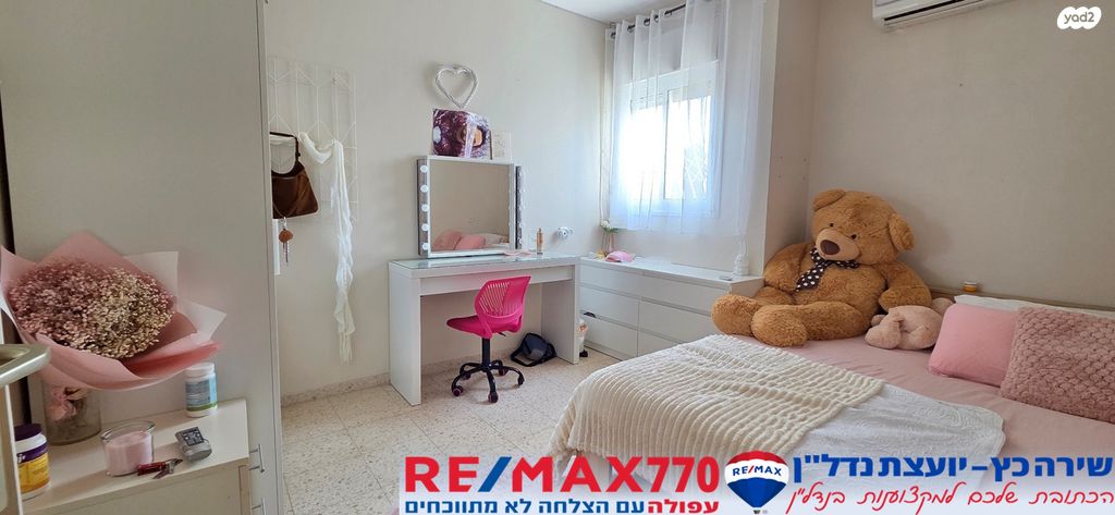 דו משפחתי, כלניות, אחוזת ברק