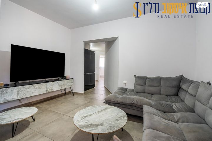 דו משפחתי, חדרה