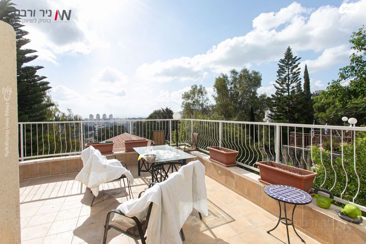 דירה, בנימין ד'ישראלי, אחוזה, חיפה