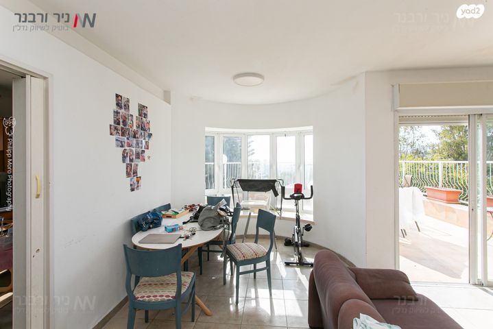 דירה, בנימין ד'ישראלי, אחוזה, חיפה