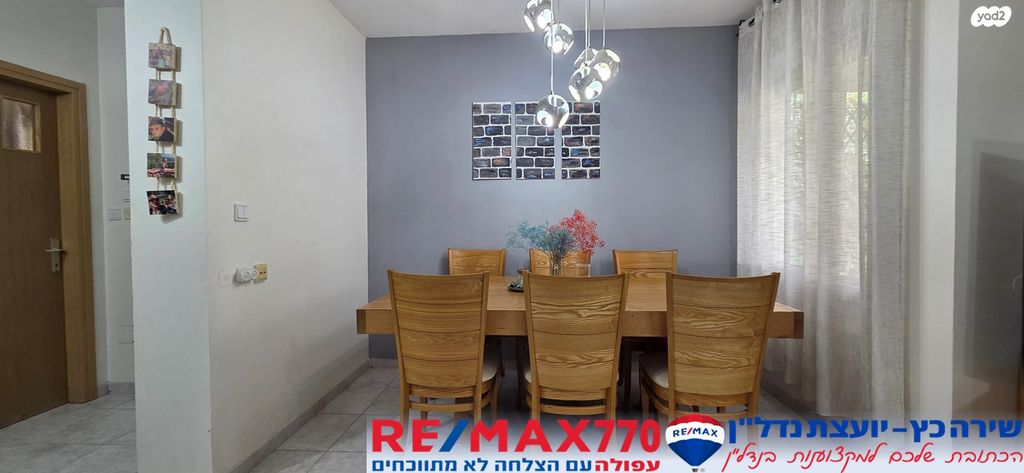 דו משפחתי, כלניות, אחוזת ברק