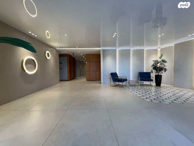 דירה, אהוד מנור, נאות אפק, אפקה, קרית ביאליק