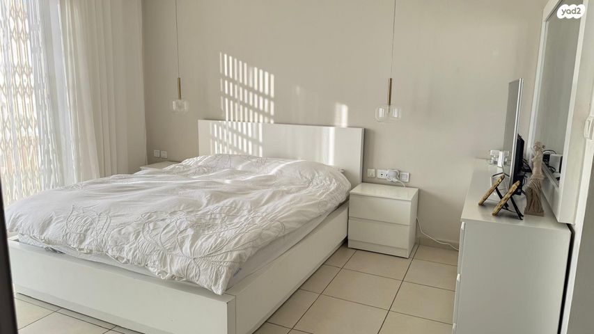 דו משפחתי, שערי תקווה