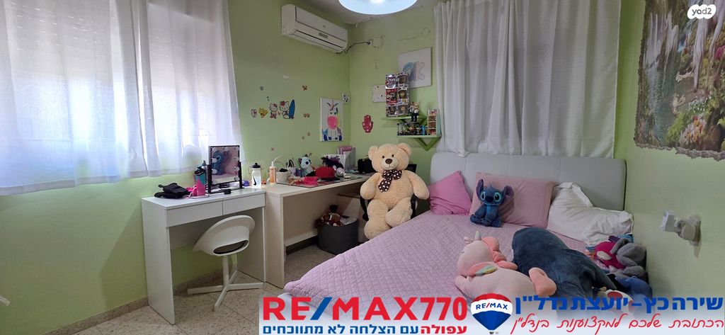 דו משפחתי, כלניות, אחוזת ברק