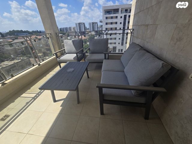 דירה, הרב שלום שבזי, אביב, ראש העין